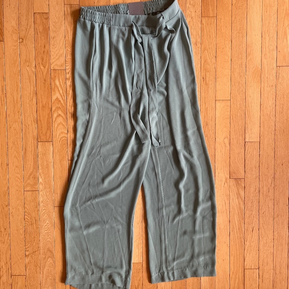 Brand New One by Chapter One Women's Flowy Green Wide Leg Pants - Picture 3 of 12